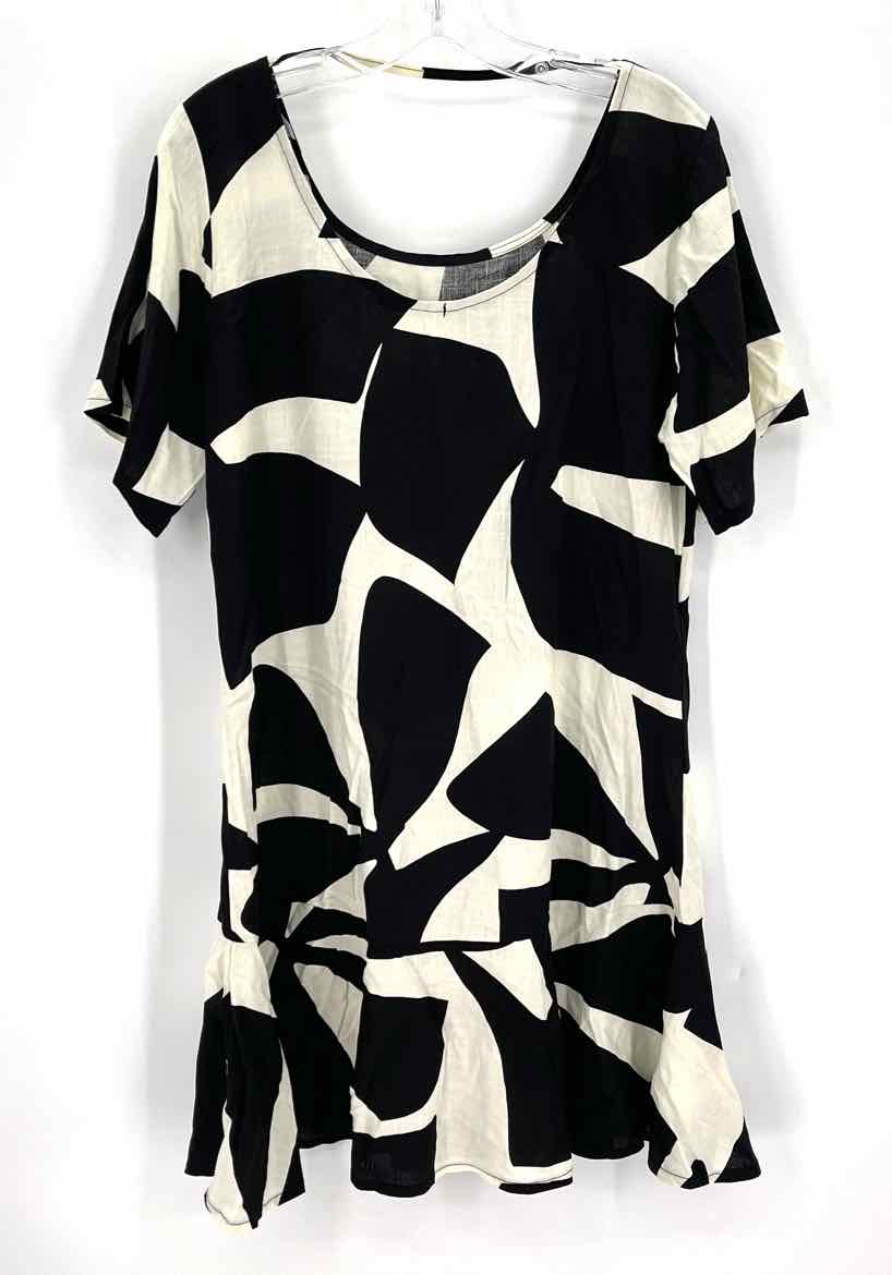 Size M Black/White Dress