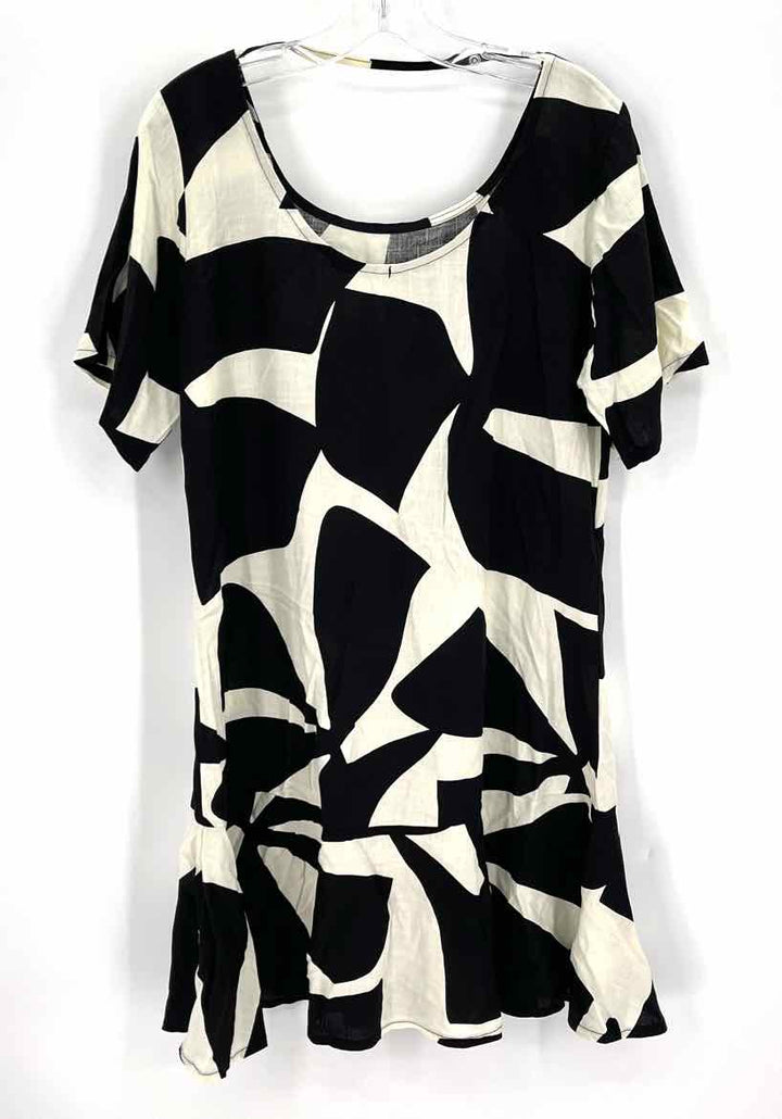 Size M Black/White Dress