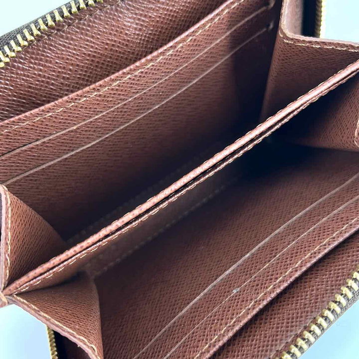Louis Vuitton Luxury - Wallet
