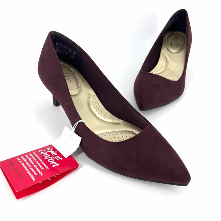 Shoe Size 8.5 D & CO Burgundy Pumps