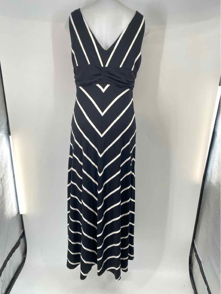 Size L White House Black Market Black/White Dress