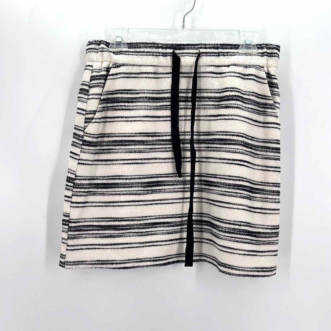 Size M LOFT White Print Skirt