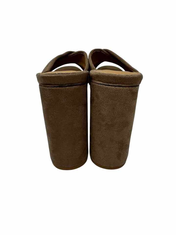 Shoe Size 6.5 Taupe Sandals