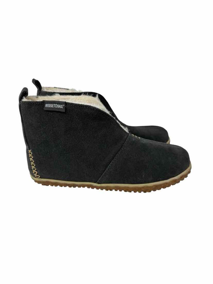 Shoe Size 8 MINNETOKA Gray Boots