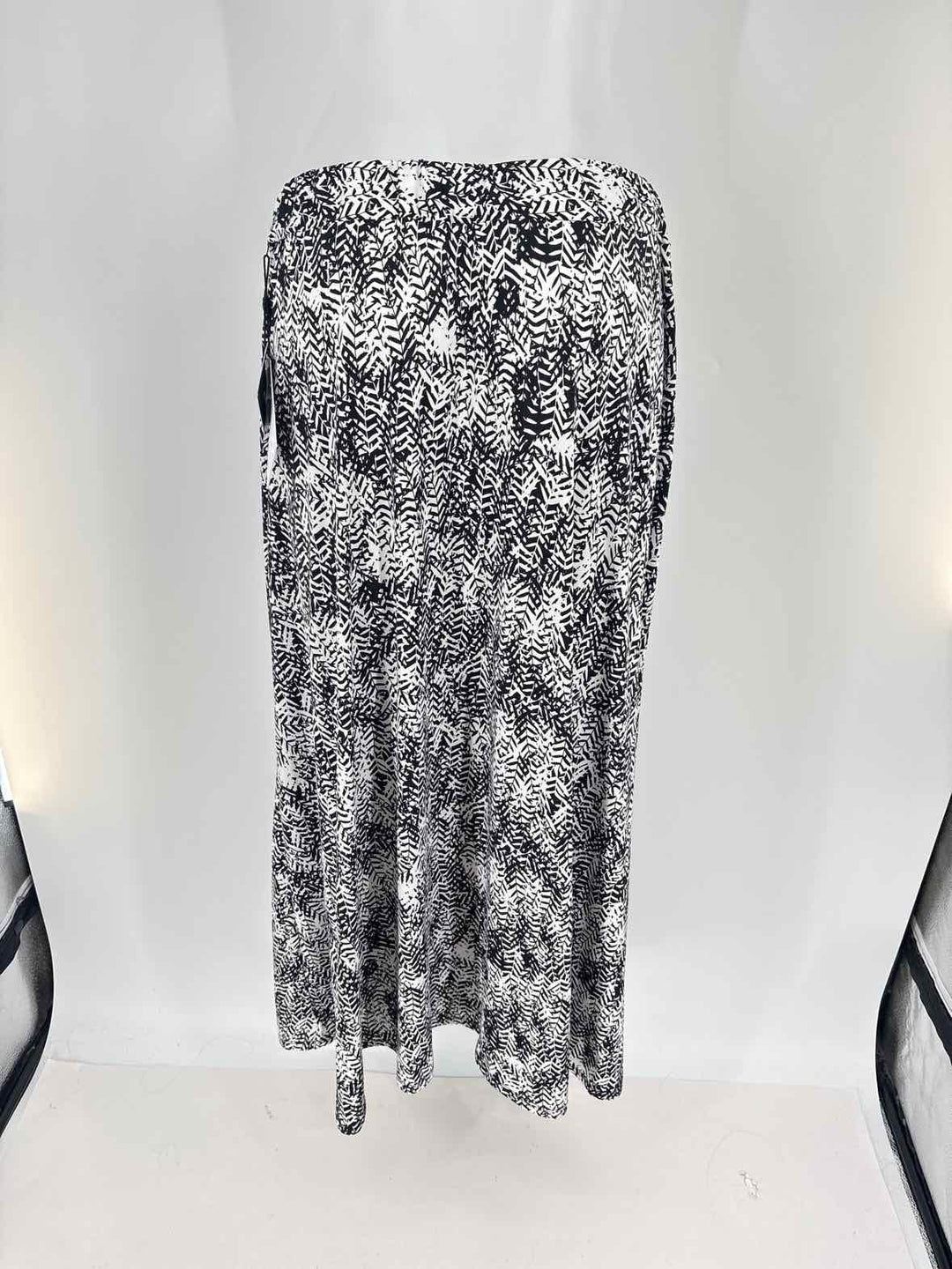 Size 1X Black/White Skirt