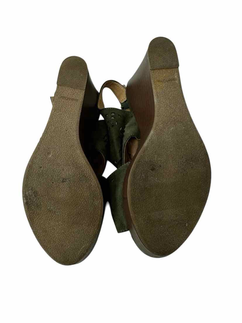 Shoe Size 8 REPORT Olive Suede Sandals