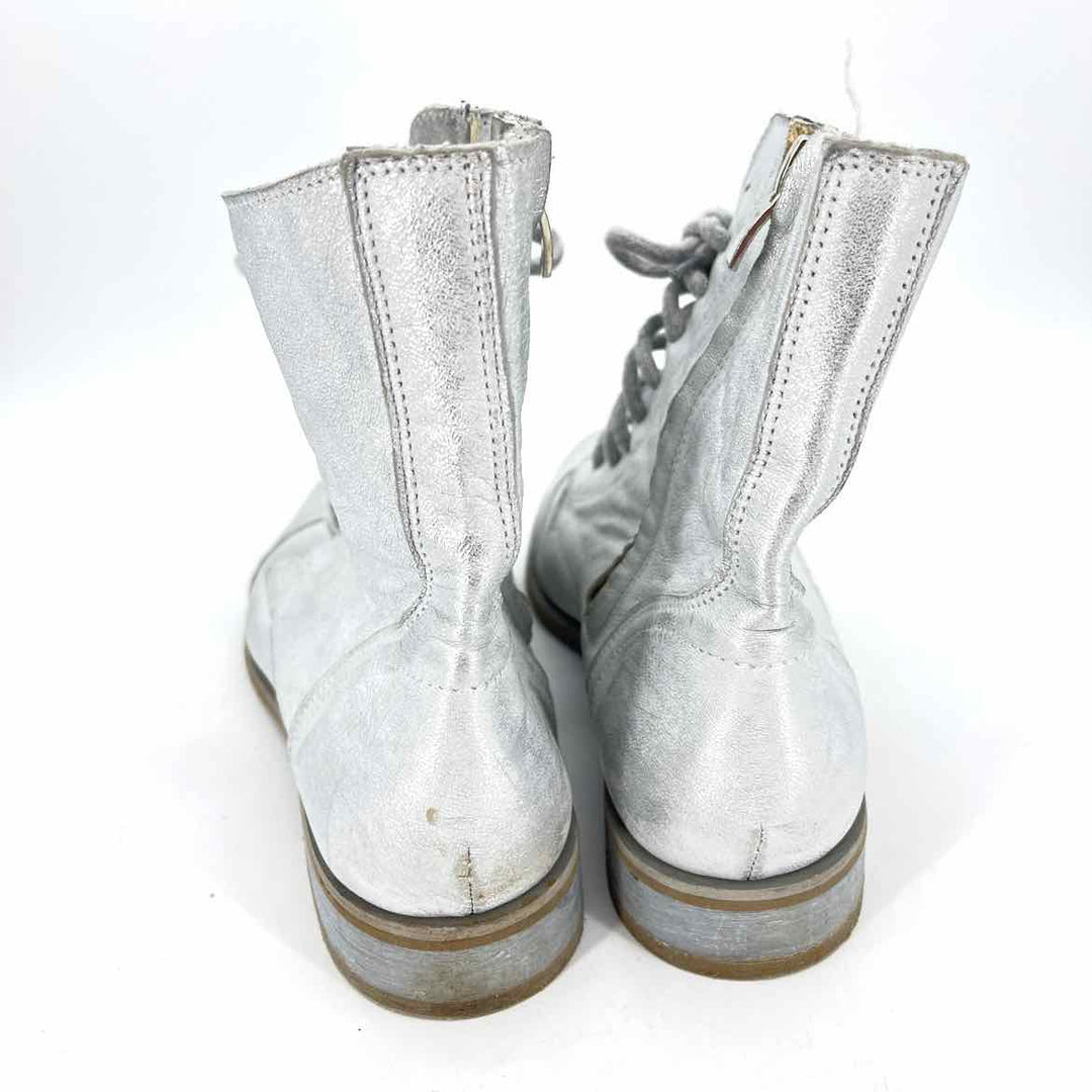 Shoe Size 38 Silver Leather Boots