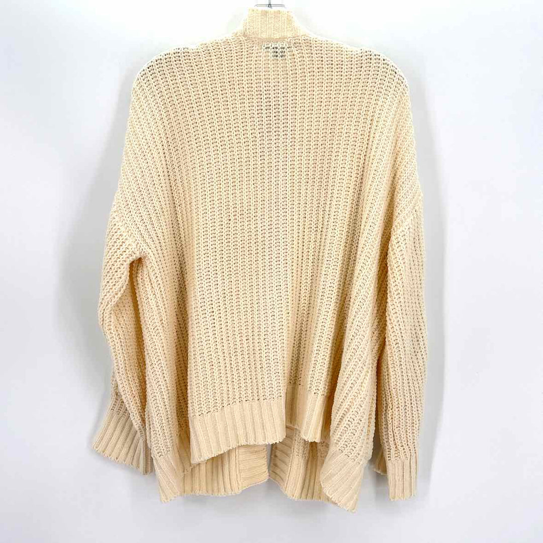 Size M AMERICAN EAGLE Cream Knit Sweater