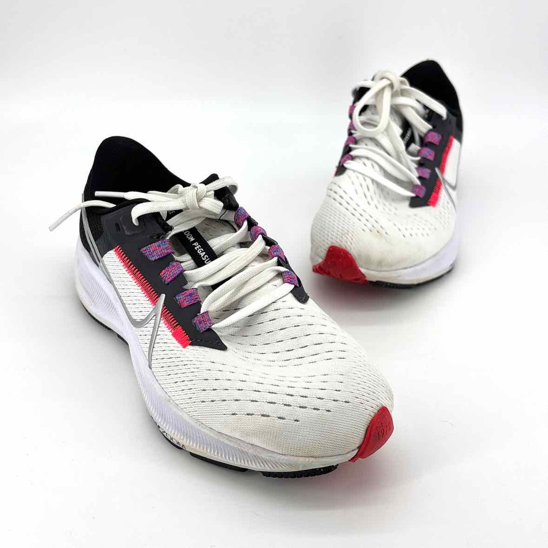 Shoe Size 6 Nike White Knit Sneakers