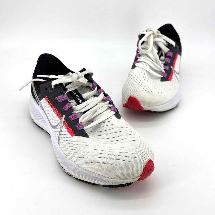 Shoe Size 6 Nike White Knit Sneakers