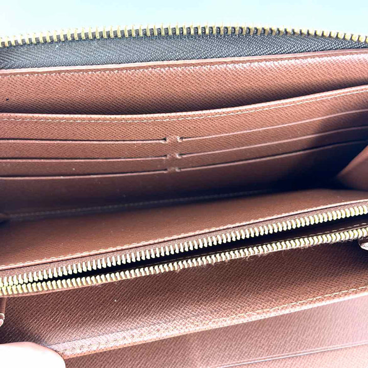 Louis Vuitton Luxury - Wallet