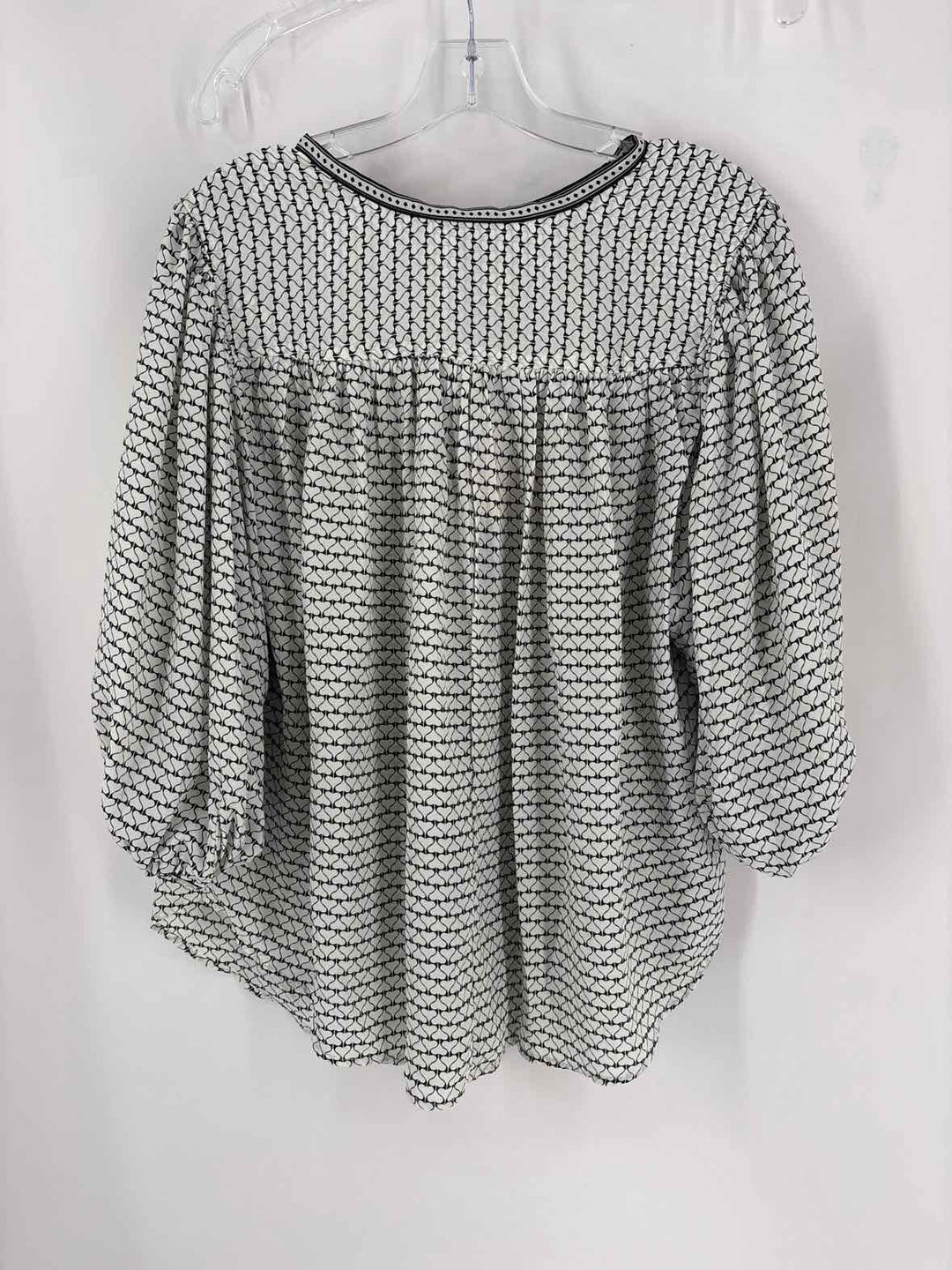 Size 1X MAX STUDIO Black/White Shirt
