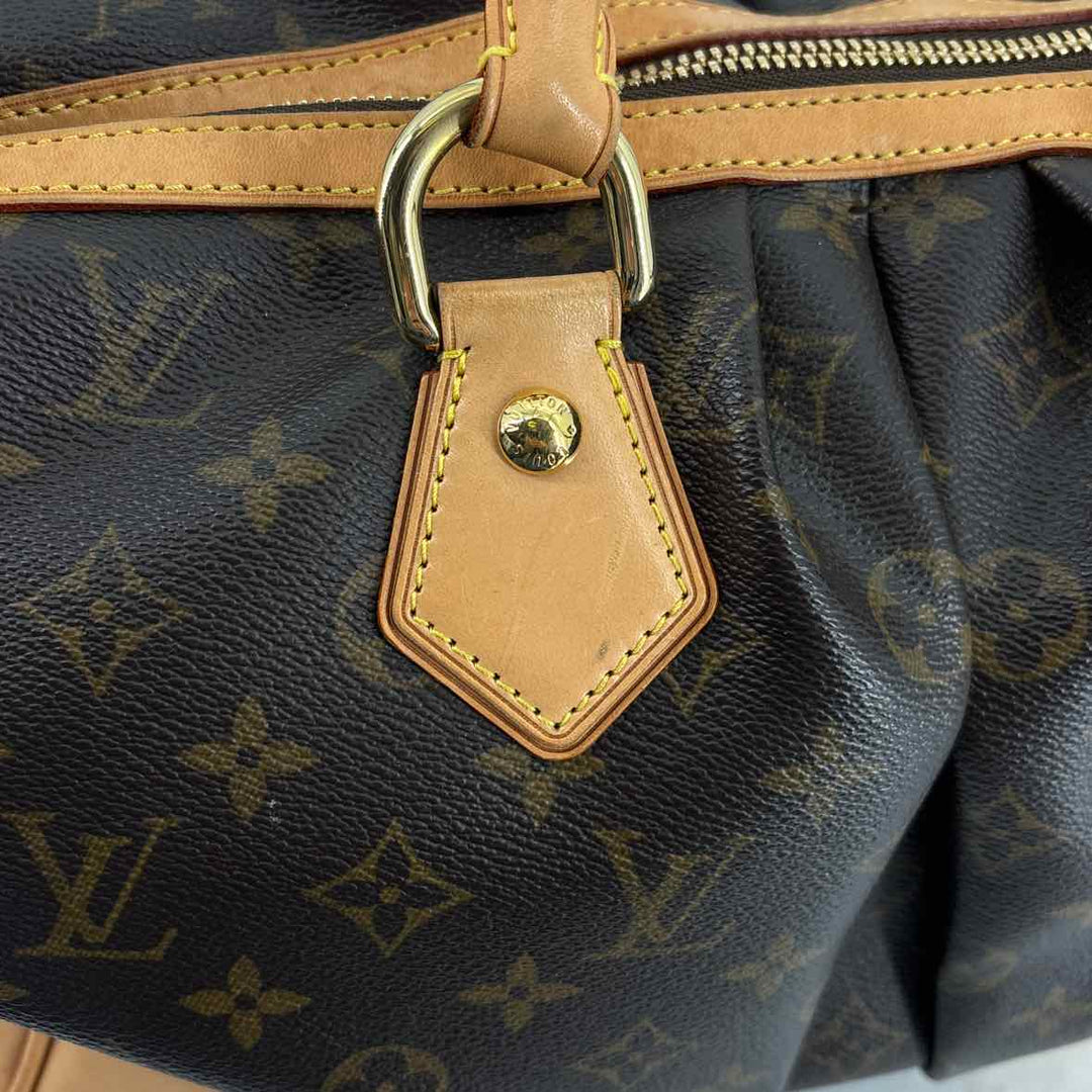 Louis Vuitton Luxury - Purse