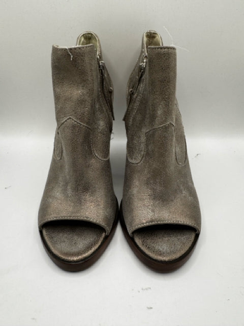 Shoe Size 6 Bronze Leather Pumps