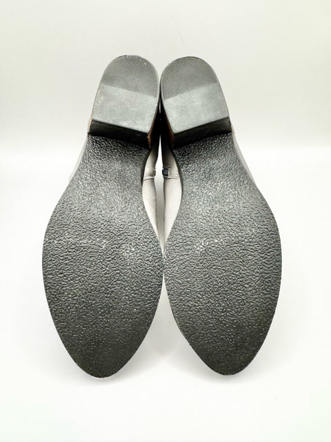 Shoe Size 7 Gray Leather Boots