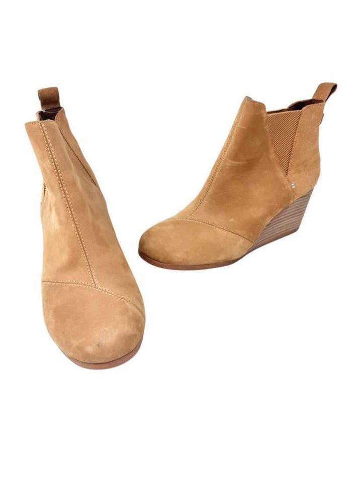 Shoe Size 9.5 Multi-Color Suede Boots