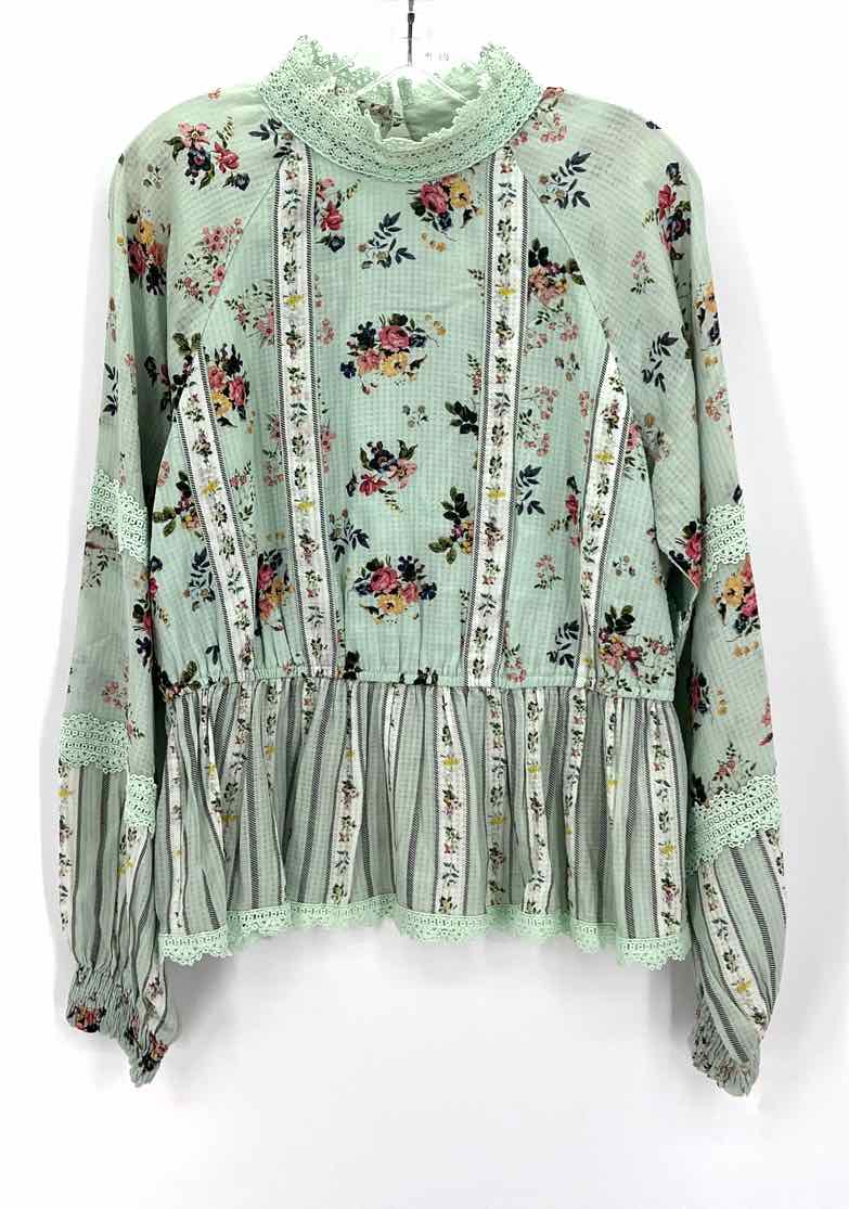 Size M Anthropologie Green Lace Shorts