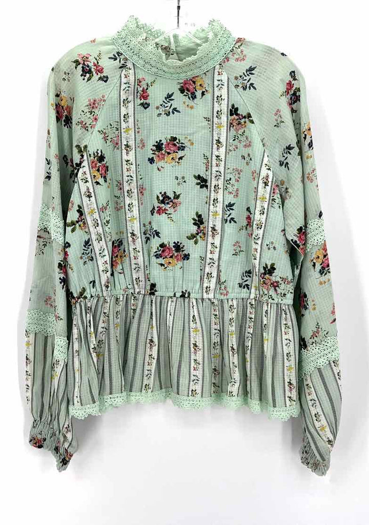 Size M Anthropologie Green Lace Shorts