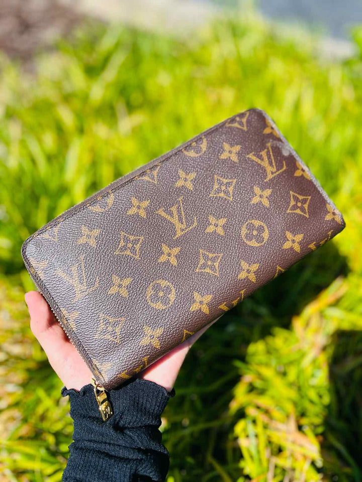 Louis Vuitton Luxury - Wallet