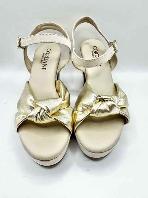 Shoe Size 39 Gold Leather Sandals