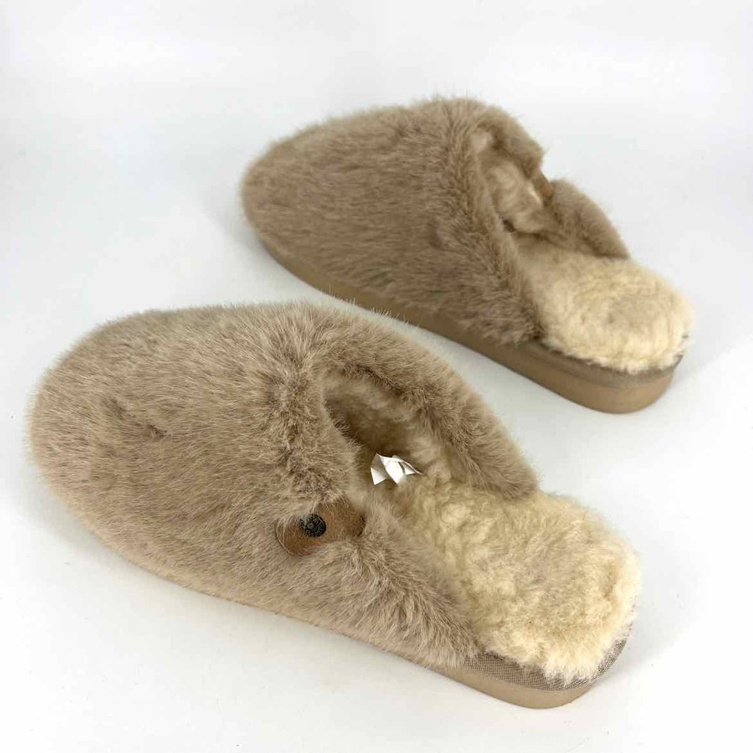 Shoe Size 8 BEARPAW Tan Faux Fur Clogs