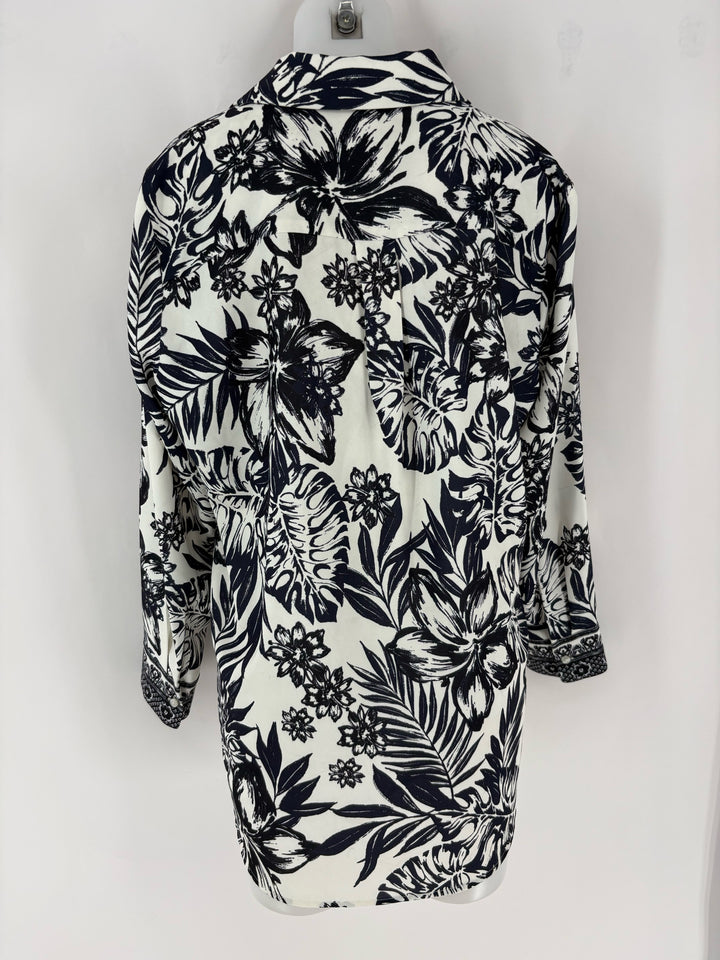 Size M ALEX MARIE Navy Print Shirt