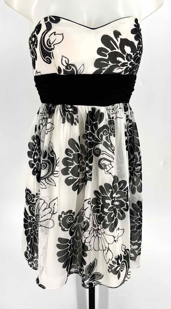 Size 4 White House Black Market White Dress
