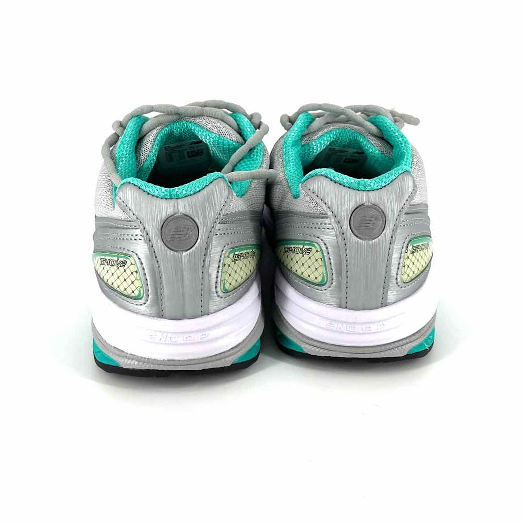 Shoe Size 8 New Balance Gray Knit Sneakers