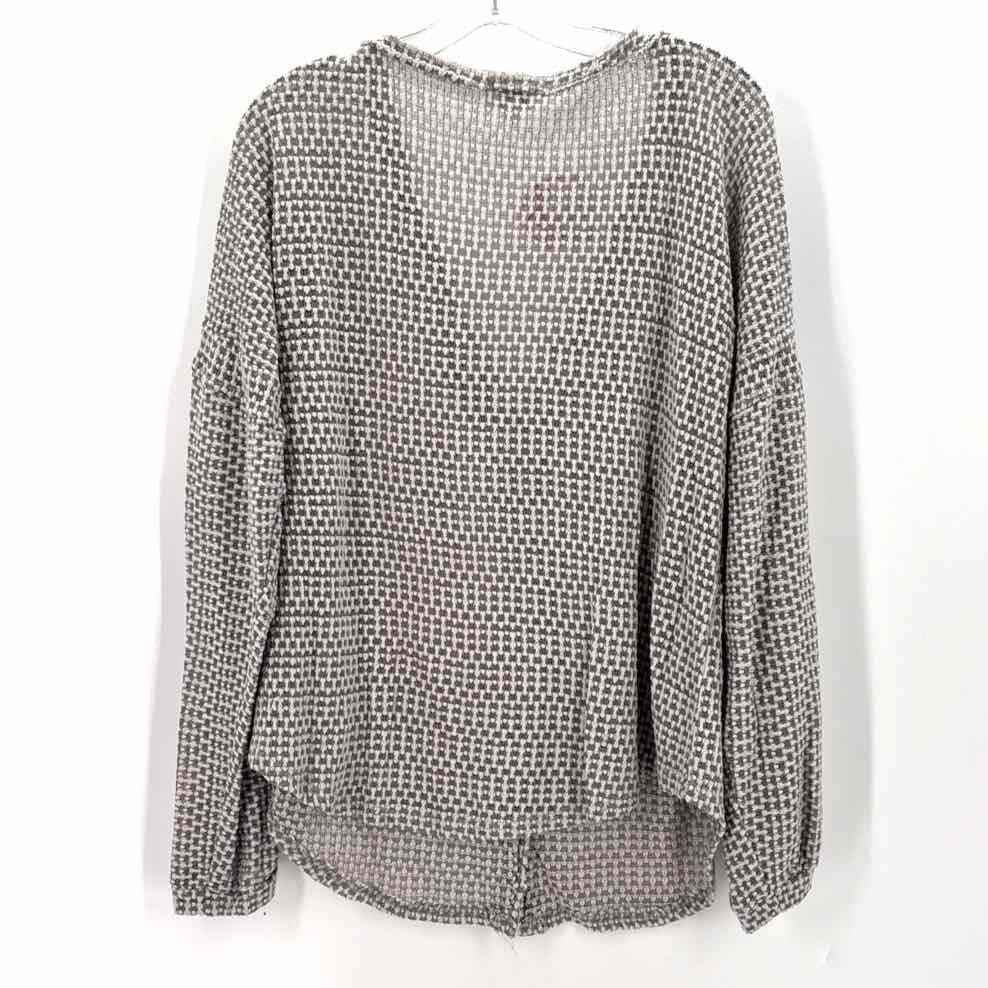 Size L Umgee Gray Shirt
