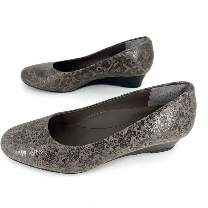 Shoe Size 9.5 SAS Gray Leather Pumps