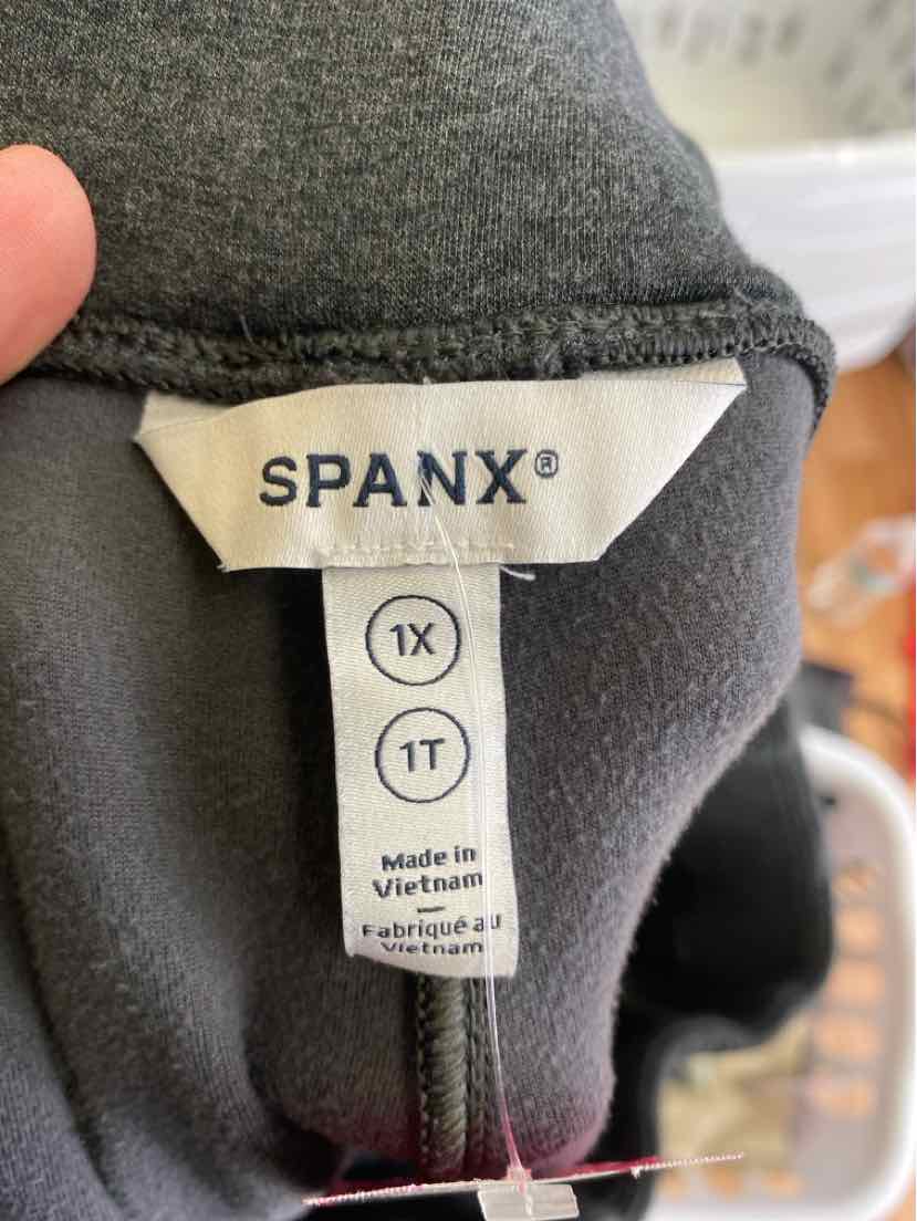 Size 1X SPANX Gray Pants