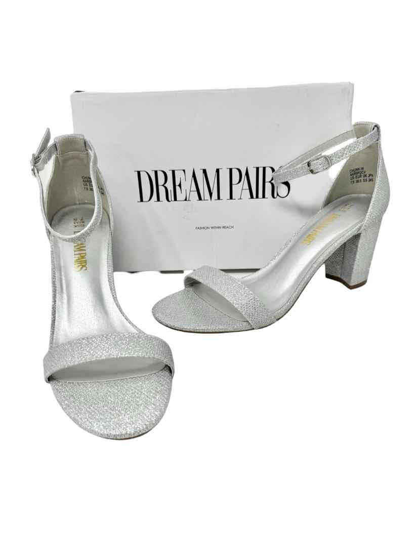 Shoe Size 7.5 Silver Pumps