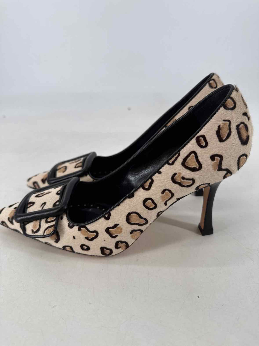 Shoe Size 35 MANOLO BLAHNIK Cream Pumps