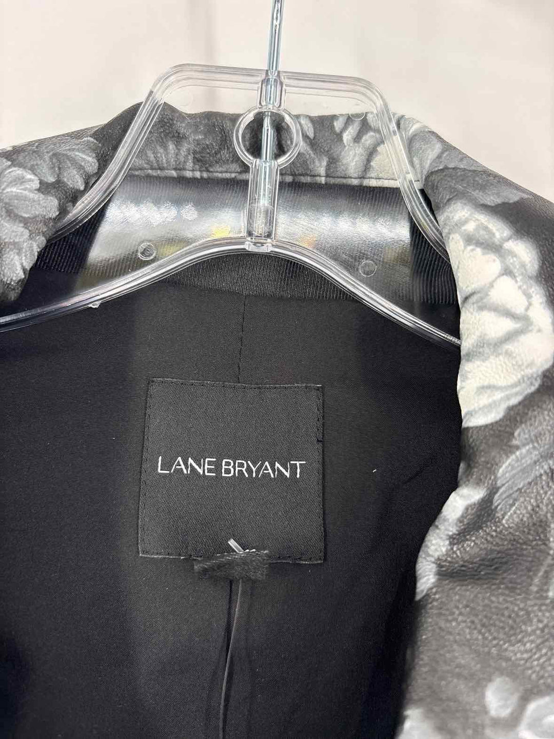 Size 14/16 LANE BRYANT Black/White Jacket