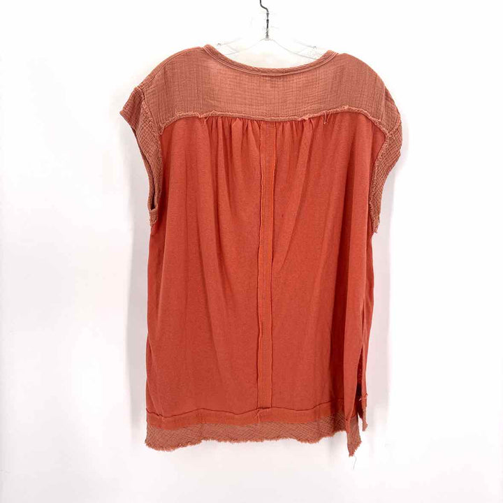 Size M Umgee Orange Knit Shirt