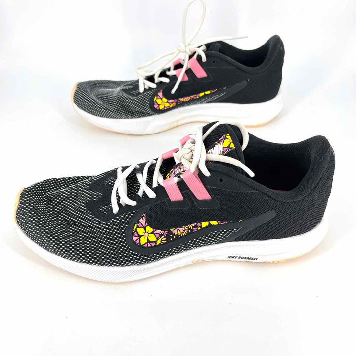 Shoe Size 9.5 Nike Black Knit Sneakers