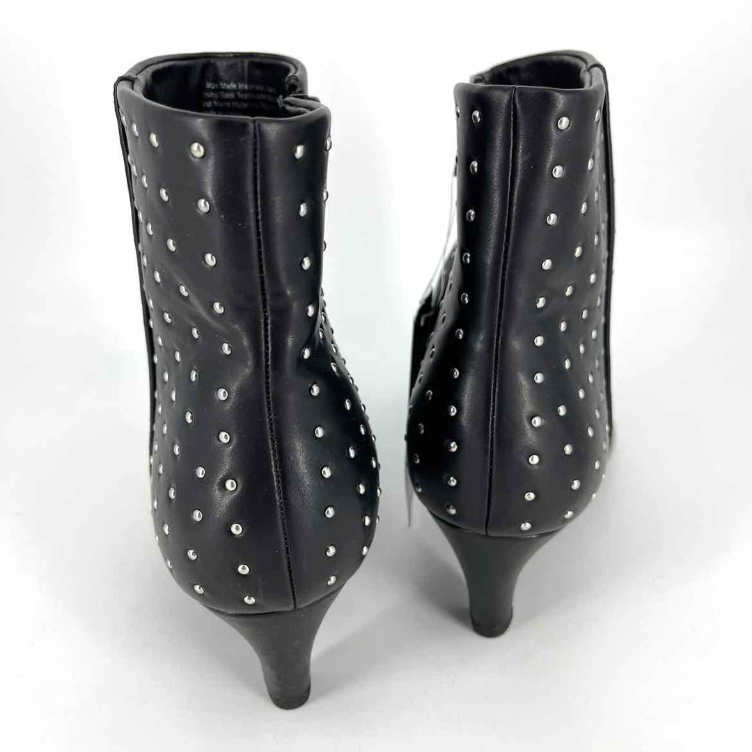 Shoe Size 8 UNIVERSAL THREAD Black Boots
