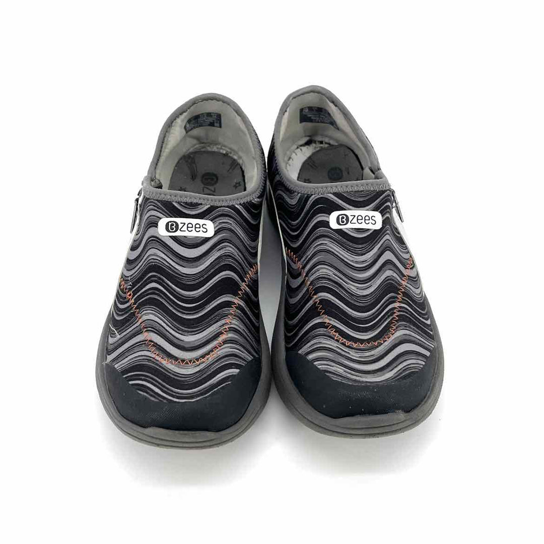 Shoe Size 7 Gray Flats