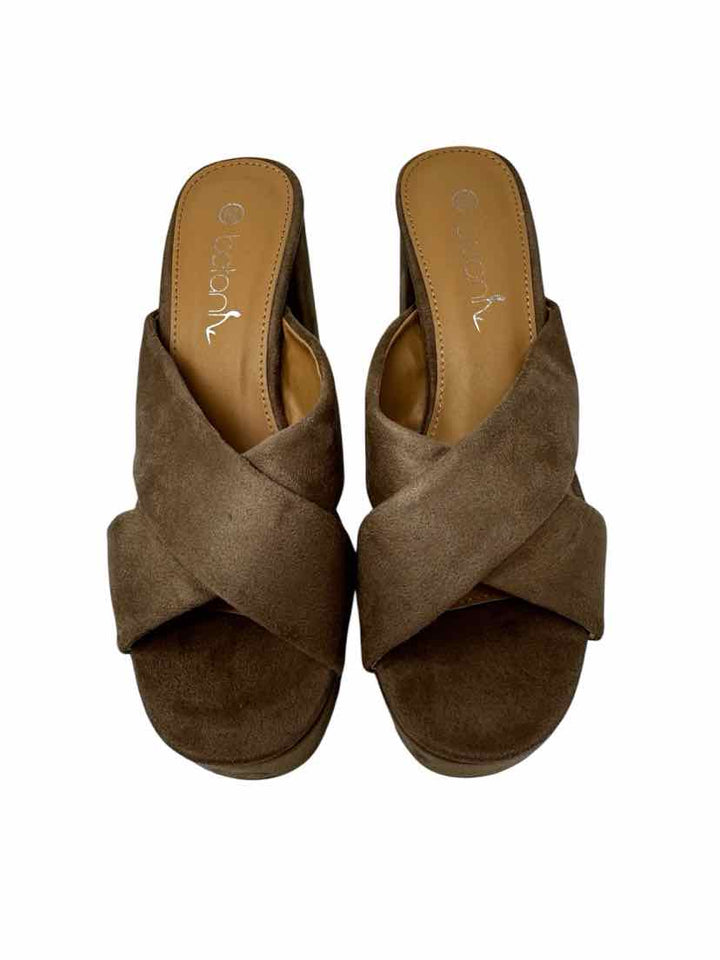 Shoe Size 6.5 Taupe Sandals