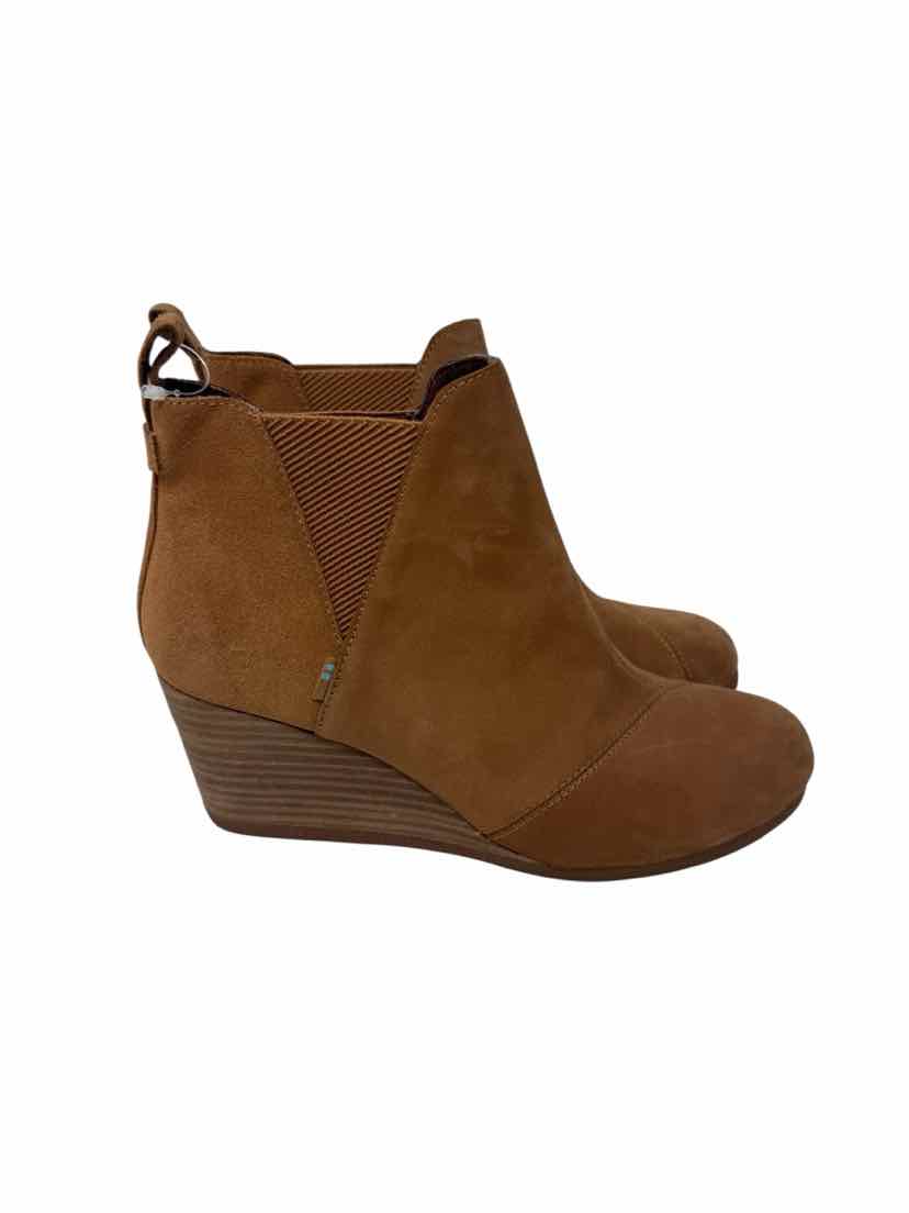 Shoe Size 9.5 Multi-Color Suede Boots