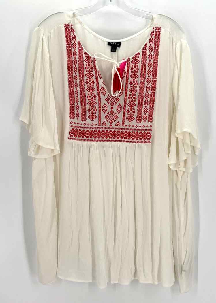 Size 3 Torrid White Shirt