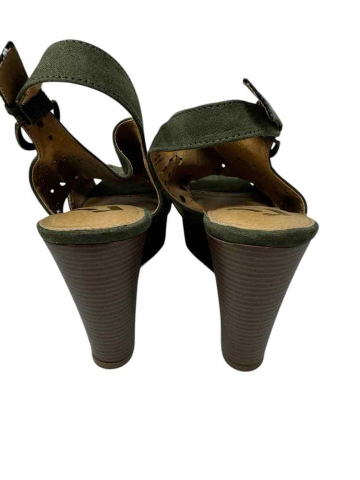 Shoe Size 8 REPORT Olive Suede Sandals