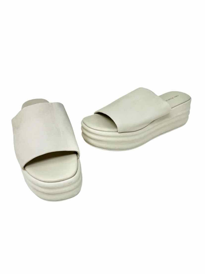 Shoe Size 40 FREE PEOPLE Ivory Leather Sandals