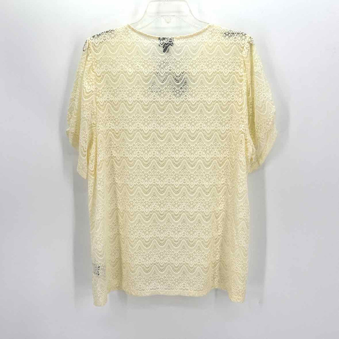 Size 22/24 Torrid Pale Yellow Lace Shirt
