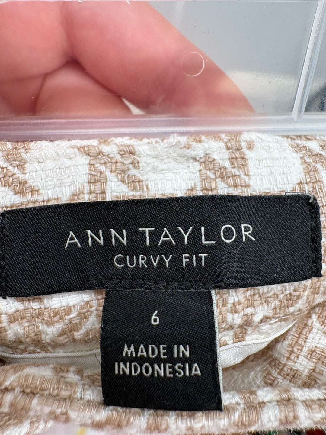 Size 6 Ann Taylor Cream Pants