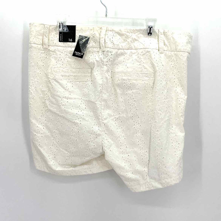 Size 16 Torrid White Shorts