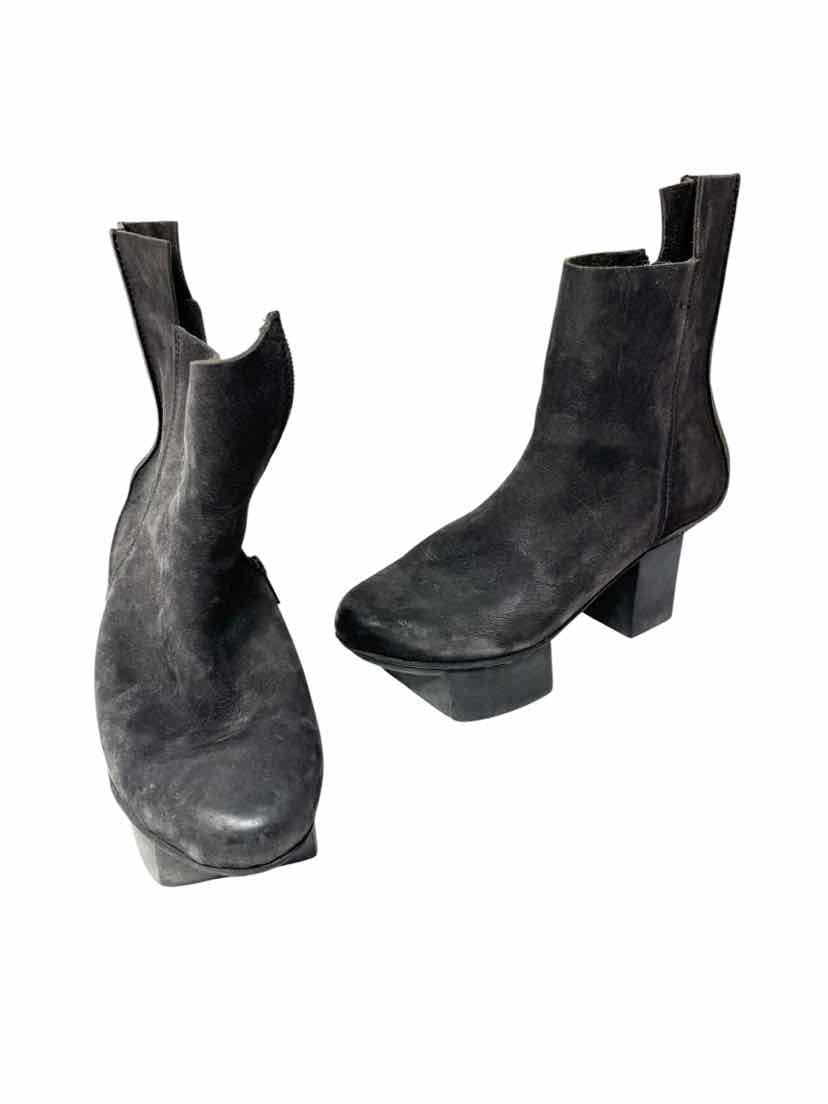 Shoe Size 6.5 Black Boots