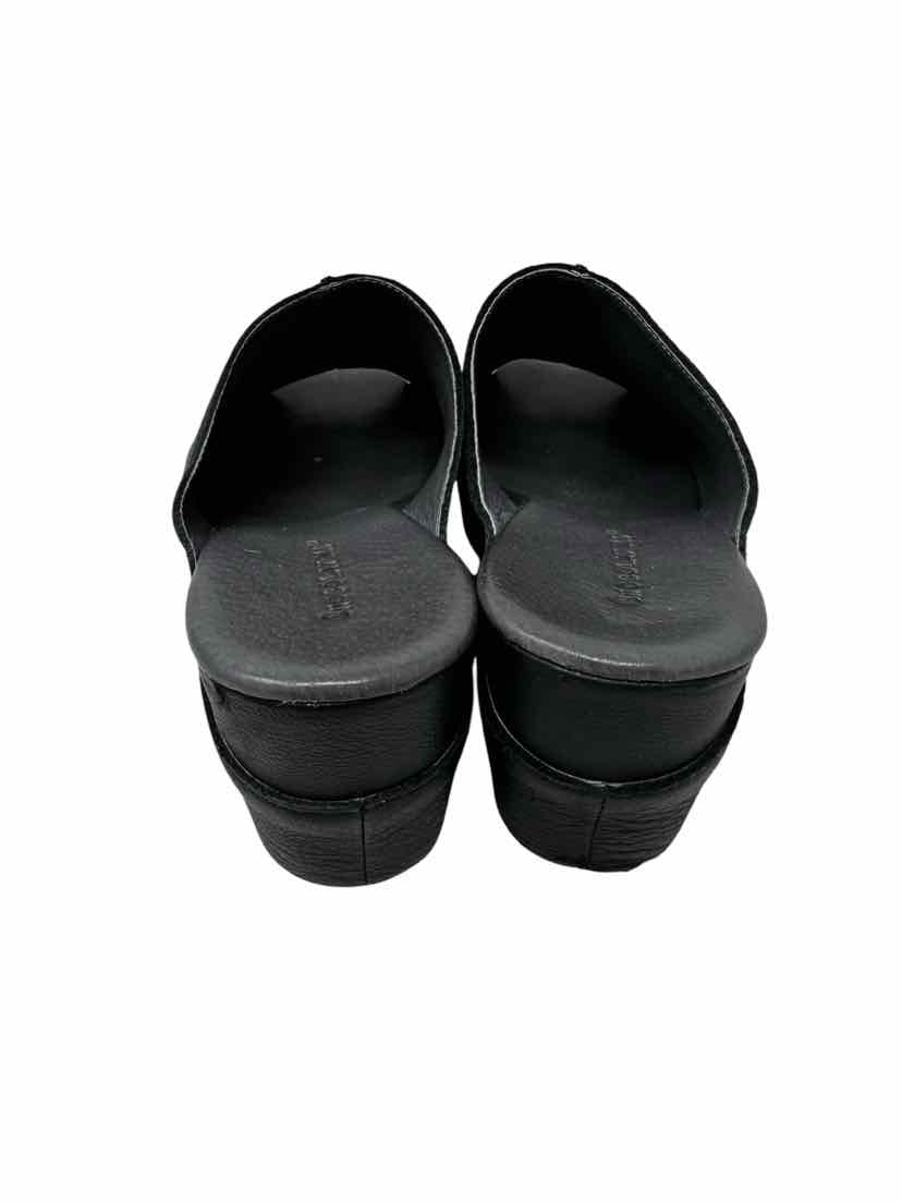 Shoe Size 8 CHOCOLATE BLU Black Leather Mules
