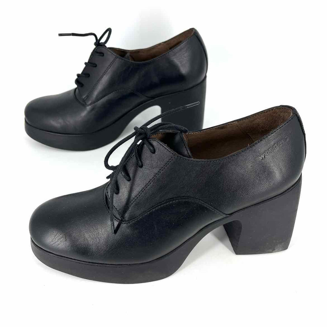Shoe Size 39 Black Leather Pumps