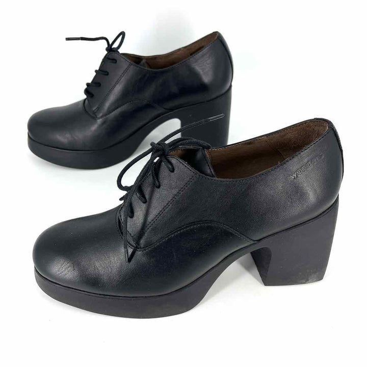 Shoe Size 39 Black Leather Pumps